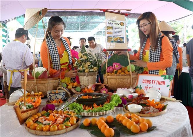 Xác lập kỷ lục Việt Nam với 135 món ăn từ thanh trà