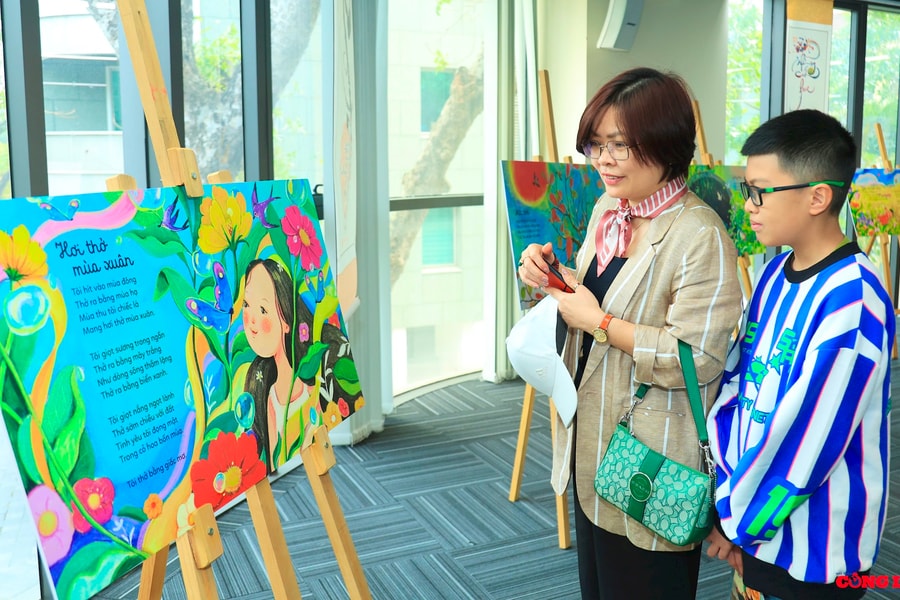 Nhà xuất bản Kim Đồng ra mắt tập thơ 'Trắng mây tóc mẹ' của Trương Anh Tú