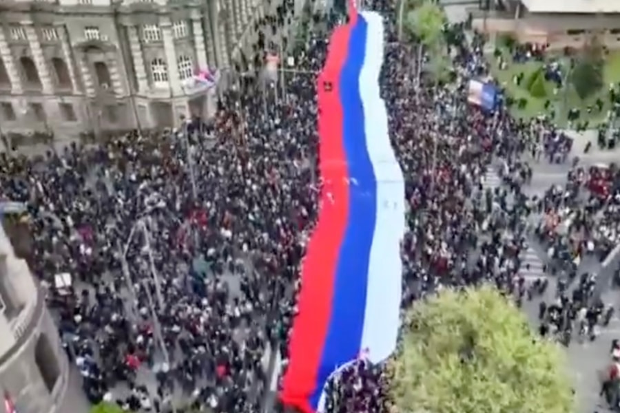 Tổng thống Serbia tổ chức tuần hành đáp trả làn sóng biểu tình của sinh viên