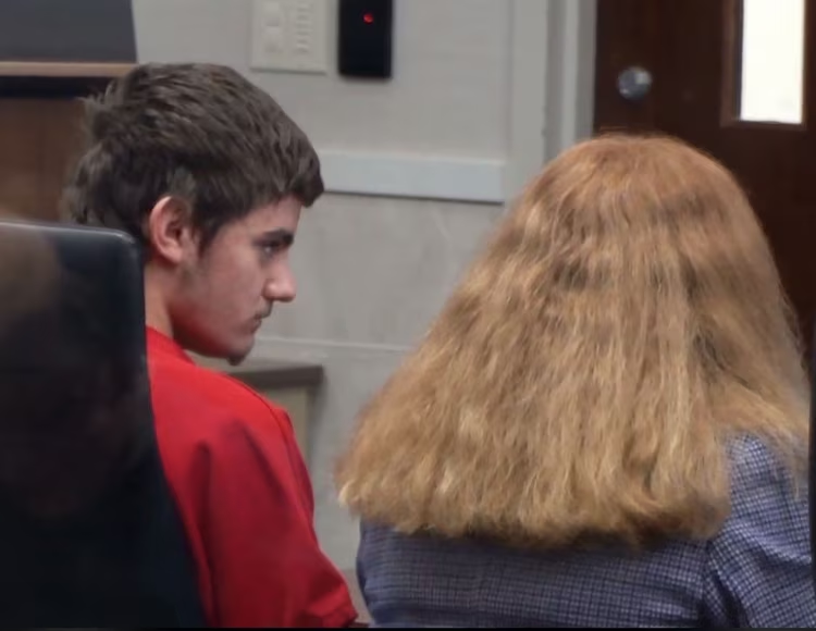 Thiếu niên sát hại cha mẹ để lên kế hoạch ám sát ông Trump