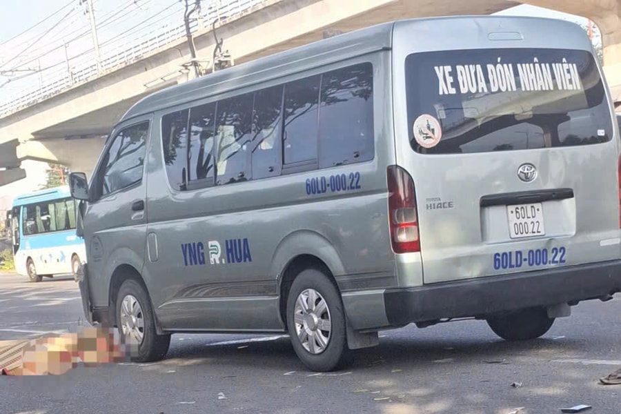 Cụ ông băng qua đường bị xe 16 chỗ tông tử vong