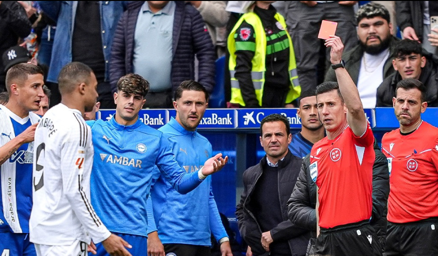 Mbappe dính thẻ đỏ, Real Madrid thắng chật vật Alaves tại La Liga