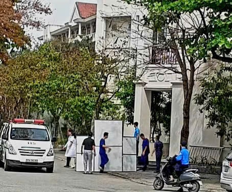 Nghệ An: Lan can tầng 4 rơi vào người 3 nữ sinh