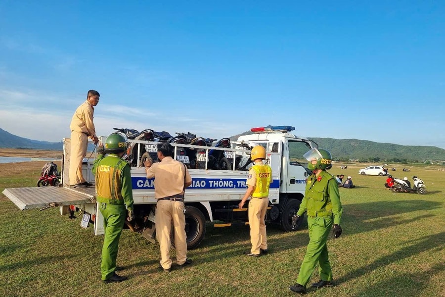 Gia Lai: Nhóm thanh thiếu niên tụ tập đua xe chạy tán loạn khi bị Công an phát hiện