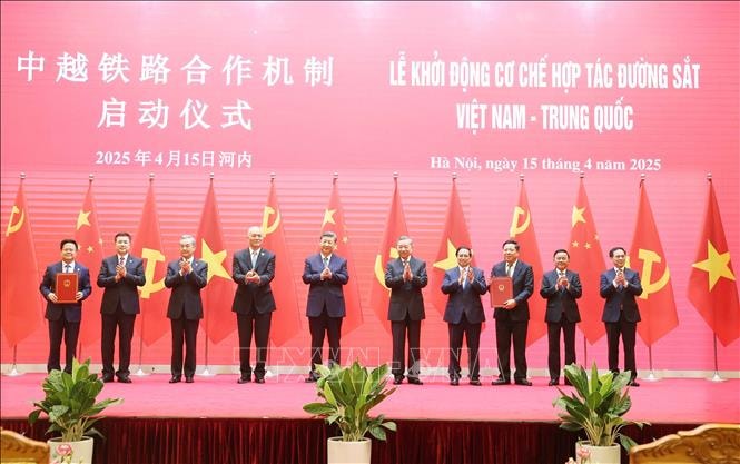 Lãnh đạo Đảng, Nhà nước Việt Nam - Trung Quốc dự Liên hoan giao lưu hữu nghị nhân dân hai nước