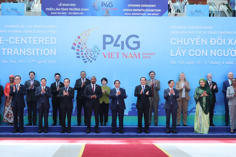 Thủ tướng Phạm Minh Chính chủ trì lễ đón các đoàn khách quốc tế dự Hội nghị Thượng đỉnh P4G