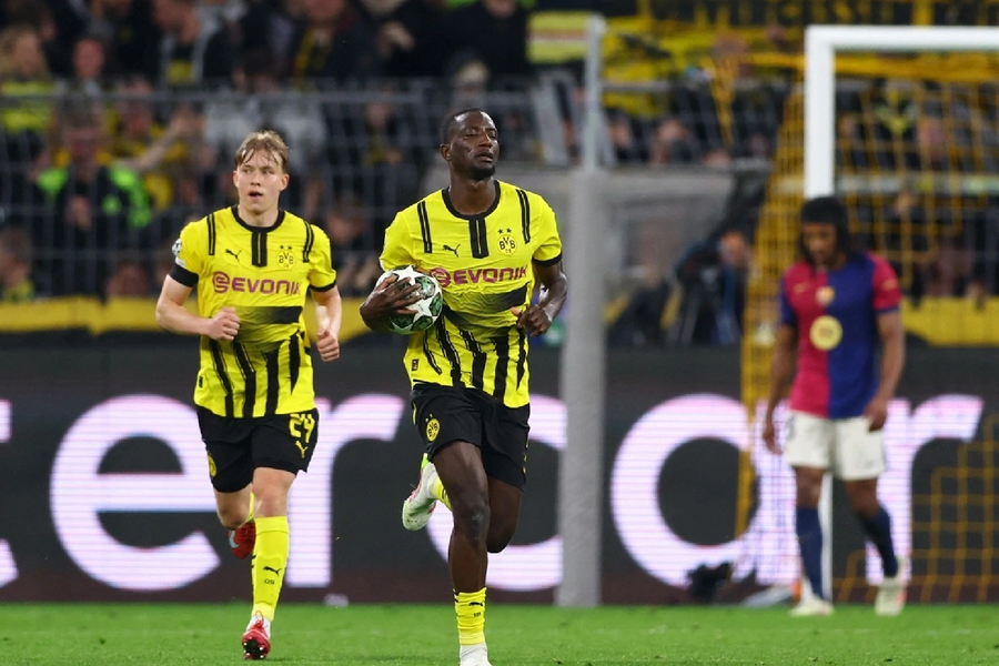 Thua sốc Dortmund, Barca vẫn giành quyền vào bán kết Champions League
