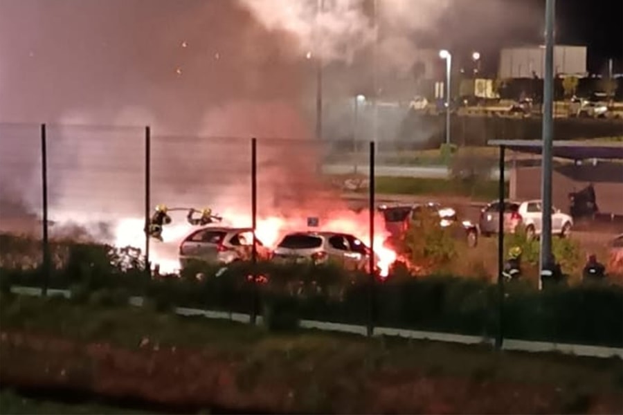 Nhiều nhà tù Pháp bất ngờ bị tấn công và đốt phá hàng loạt