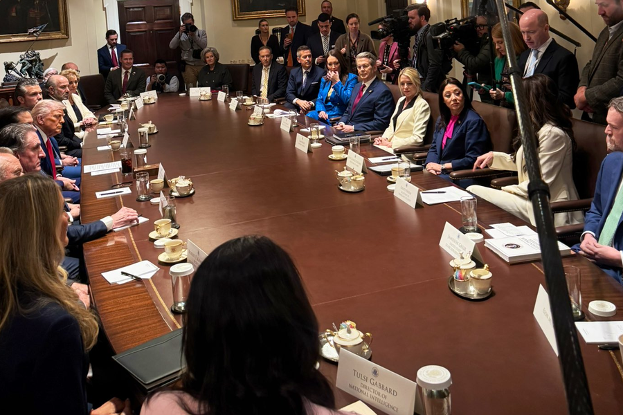 Reuters, AP và Bloomberg mất quyền ưu tiên trong nhóm báo chí Nhà Trắng