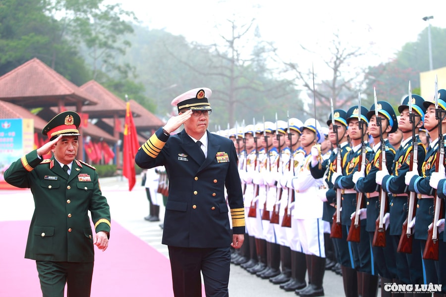 Hình ảnh Đại tướng Phan Văn Giang đón Bộ trưởng Quốc phòng Trung Quốc Đổng Quân