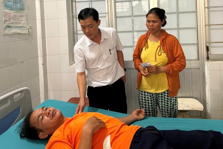 Kon Tum: Một người đàn ông bị sét đánh trúng đầu