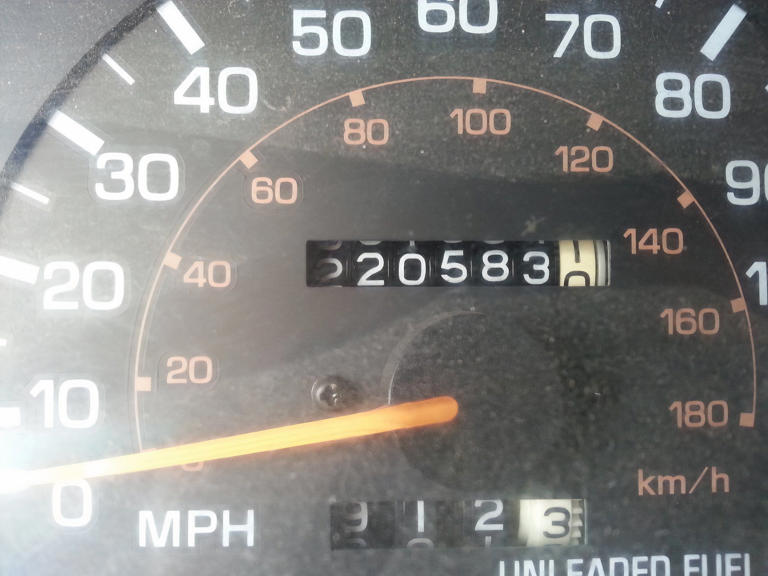 Xe cũ chạy bao nhiêu km là quá nhiều?