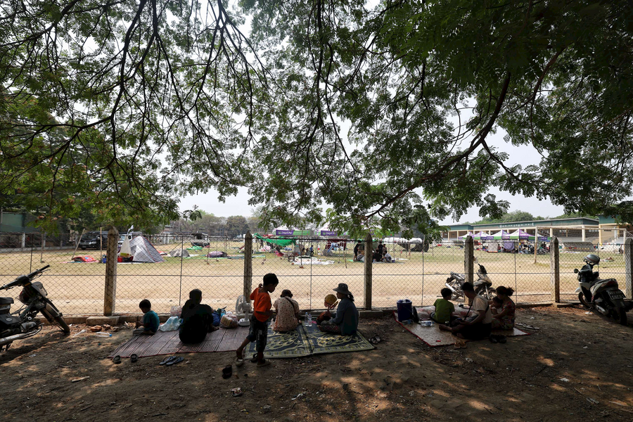 Myanmar ba tuần sau động đất: Thi thể và nỗi khó khăn vẫn còn chồng chất