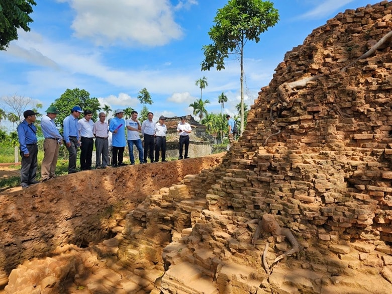 Tiếp tục khai quật khảo cổ tháp đôi Liễu Cốc