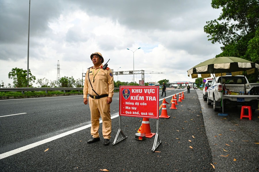 Đồng loạt kiểm tra nồng độ cồn trên toàn quốc, nhiều lái xe “ma men” bị xử lý trong hơn 2 giờ
