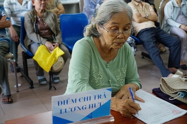 Chi trả lương hưu, trợ cấp bảo hiểm xã hội tháng 5 sớm