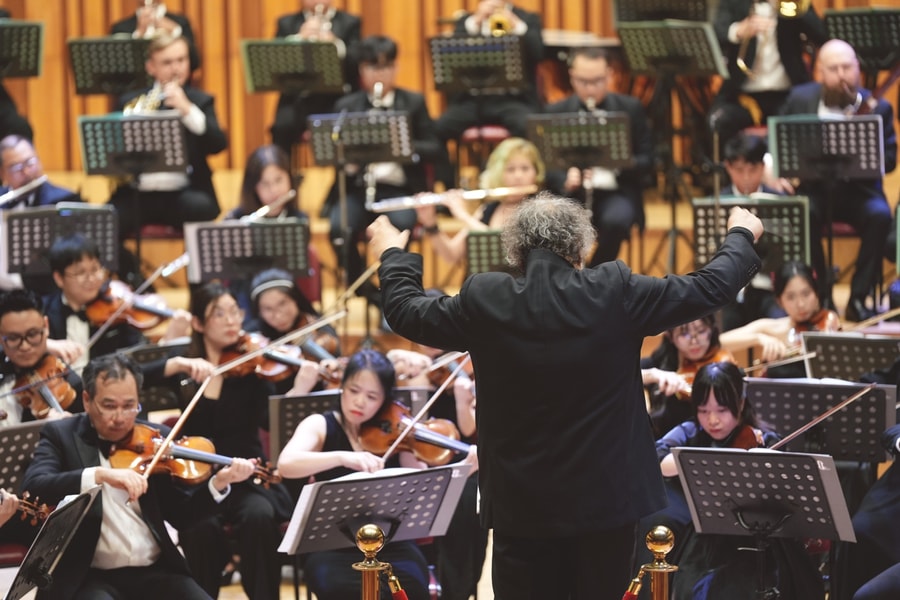 Sara Dragan và Dàn nhạc Giao hưởng Hà Nội thăng hoa trong đêm nhạc Tchaikovsky