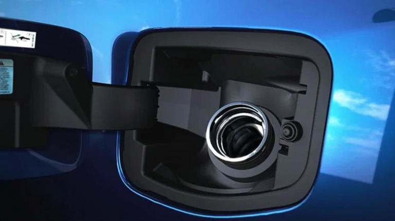 Vì sao một số xe mới không có nắp bình xăng?