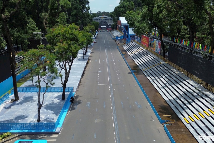 Lộ diện sân khấu, khán đài hơn 5.000 chỗ phục vụ Đại lễ 30/4 ở đường Lê Duẩn, TP HCM