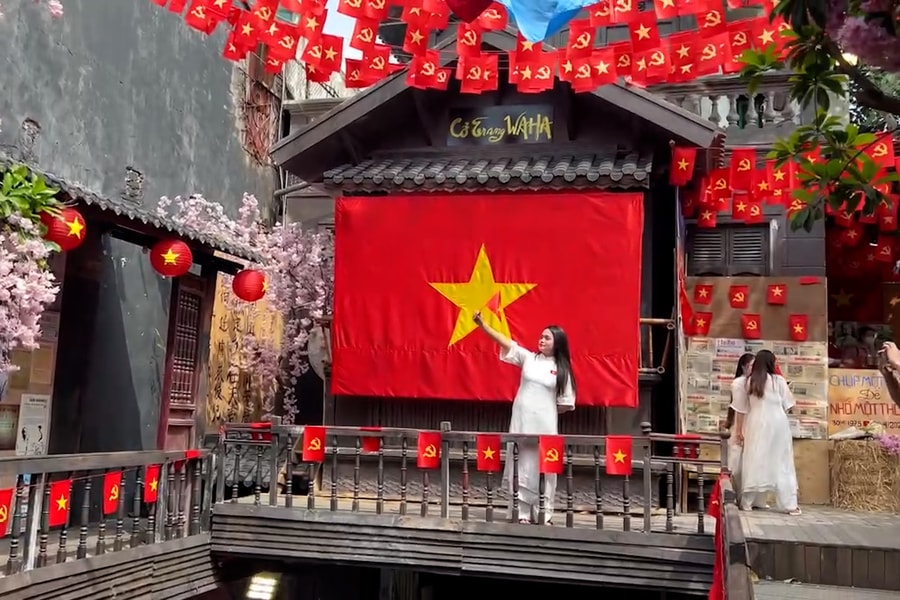 Quán cà phê 'gây sốt' vì cho thuê 1000 trang phục miễn phí dịp lễ 30/4