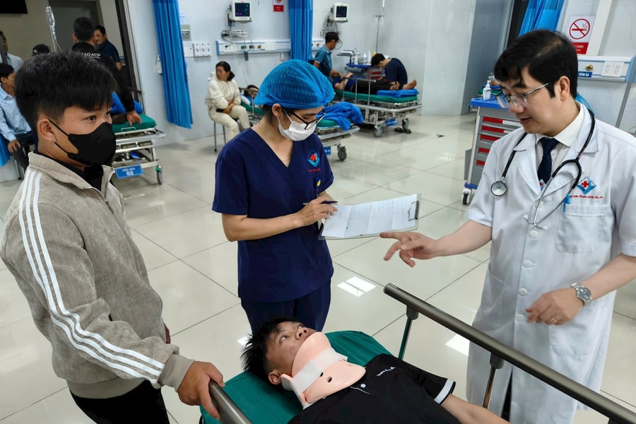 Vụ xe chở học sinh gặp nạn ở Gia Lai: Nhân chứng bàng hoàng kể lại giây phút xe bị lật ngửa