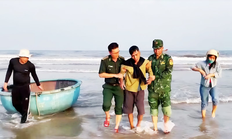 Kịp thời cứu nạn ngư dân gặp sự cố trên biển Quảng Bình