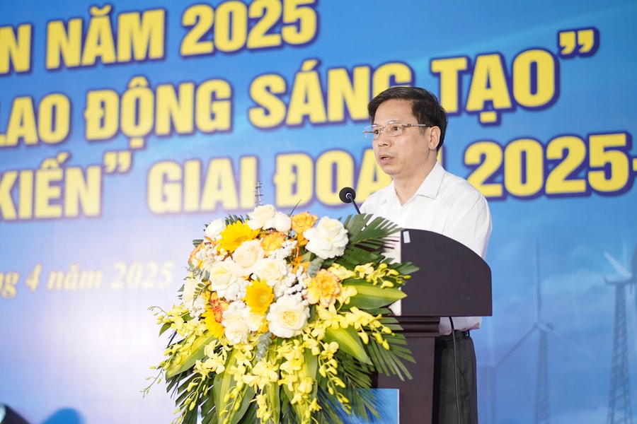 Lãnh đạo Tổng Liên đoàn Lao động Việt Nam thăm, tặng quà tại Nhiệt điện Quảng Ninh