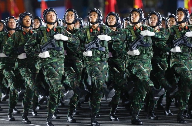 TP.HCM hạn chế phương tiện hàng loạt tuyến đường trung tâm phục vụ sơ duyệt diễu binh tối 25/4