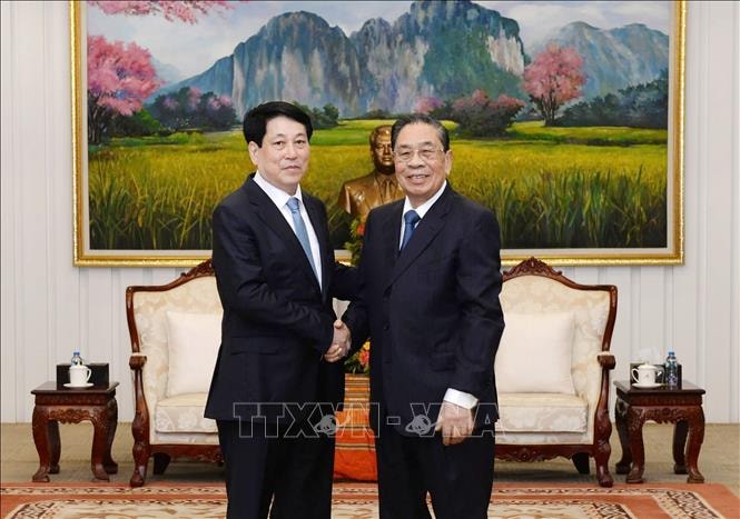 Chủ tịch nước Lương Cường gặp nguyên lãnh đạo Lào và cộng đồng người Việt: Thắt chặt quan hệ đặc biệt Việt - Lào