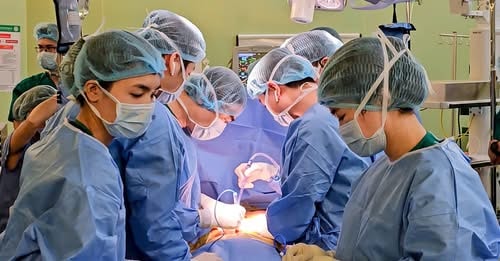 Phẫu thuật thành công khối u trung thất khổng lồ nặng 3,6kg