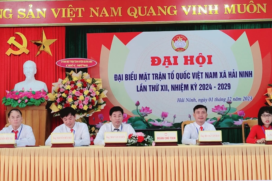 Ủy ban Mặt trận Tổ quốc cấp xã có Chủ tịch và 5 Phó Chủ tịch