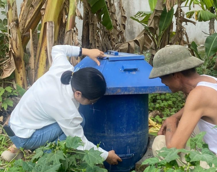 Phụ nữ Kỳ Sơn: Biến rác nhà thành "vàng nâu" cho ruộng vườn