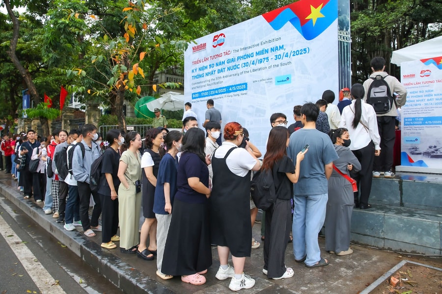 Báo Nhân Dân tạo 'cơn sốt' trải nghiệm lịch sử với ấn phẩm thông tin đặc biệt cùng triển lãm tương tác độc đáo