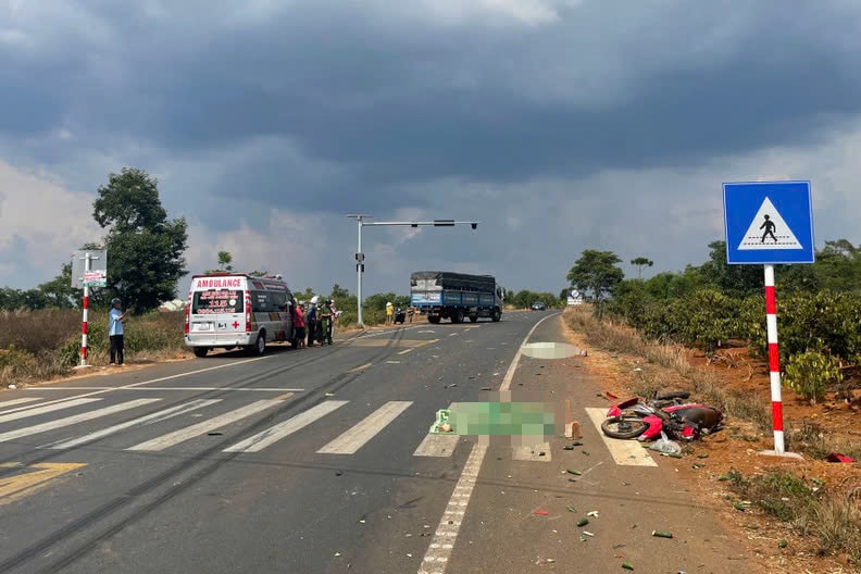Gia Lai: Hai vợ chồng tử vong thương tâm sau khi va chạm với xe tải