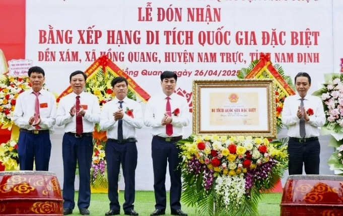 Nam Định nhận Bằng xếp hạng Di tích quốc gia đặc biệt Đền Xám