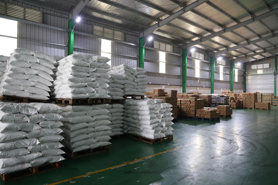 Đột kích kho hàng của Công ty Famimoto Việt Nam, phát hiện 71 nghìn lít dầu ăn và hàng chục tấn mì chính, hạt nêm giả