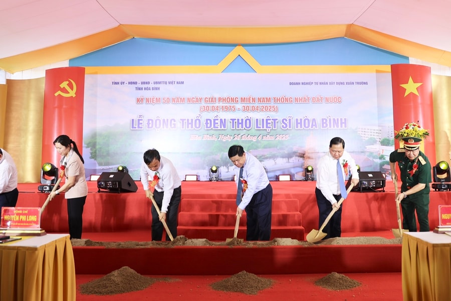 Phó Thủ tướng Nguyễn Chí Dũng dự Lễ động thổ Đền thờ Liệt sĩ Hòa Bình, tặng quà người có công