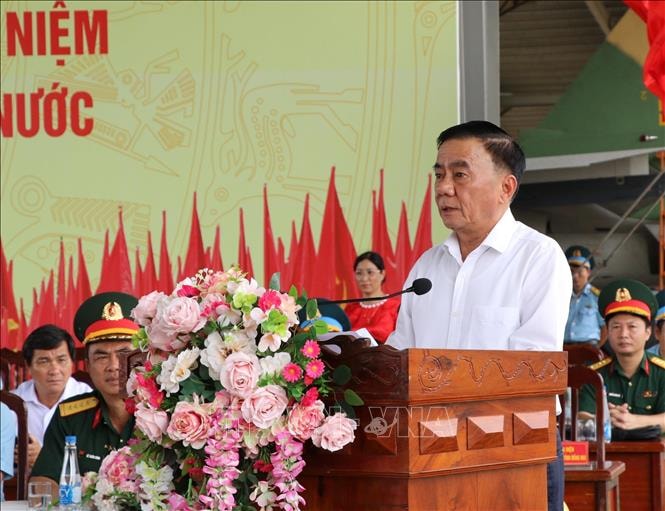 Thường trực Ban Bí thư Trần Cẩm Tú thăm, động viên các đơn vị luyện tập diễu binh