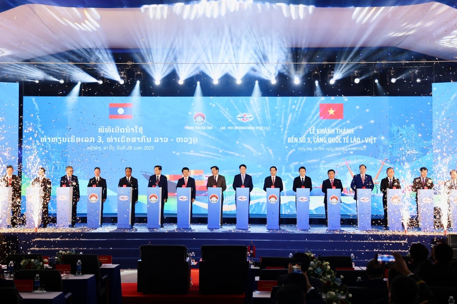 Chủ tịch nước Lương Cường và Tổng Bí thư, Chủ tịch nước Lào dự Lễ khánh thành Bến số 3 Cảng quốc tế Lào - Việt