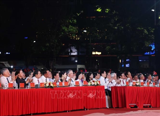 Tổng Bí thư Tô Lâm dự Chương trình nghệ thuật đặc biệt 'Mùa Xuân thống nhất'