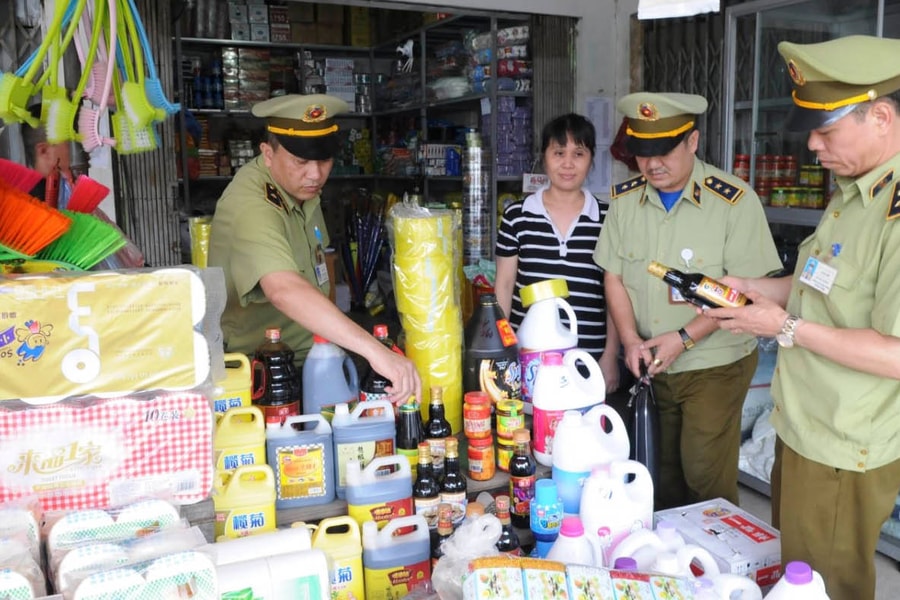 Cán bộ, công chức không tiếp tay, bảo kê cho buôn lậu, gian lận thương mại và hàng giả