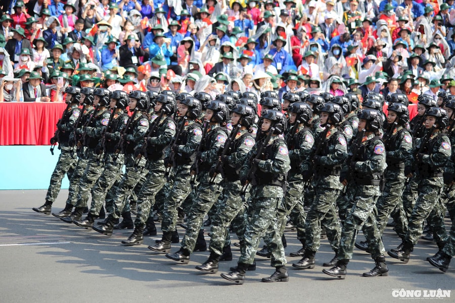 Mãn nhãn với màn diễu binh, diễu hành kỷ niệm 50 năm Ngày Giải phóng miền Nam, thống nhất đất nước