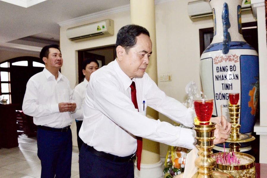 Chủ tịch Quốc hội Trần Thanh Mẫn tưởng nhớ, tri ân cố Chủ tịch Quốc hội Nguyễn Hữu Thọ