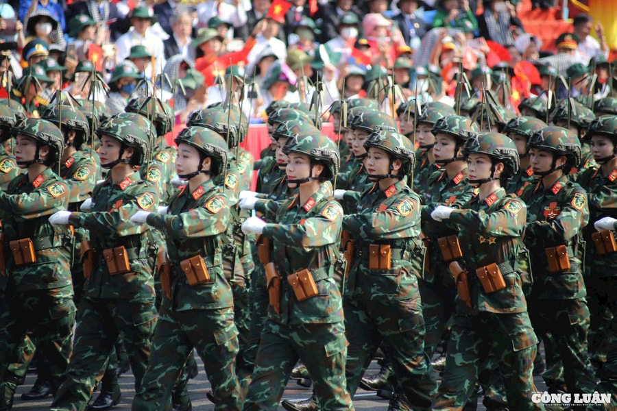 Những 'bông hồng thép' rạng rỡ, đầy khí phách tại Lễ diễu binh, diễu hành