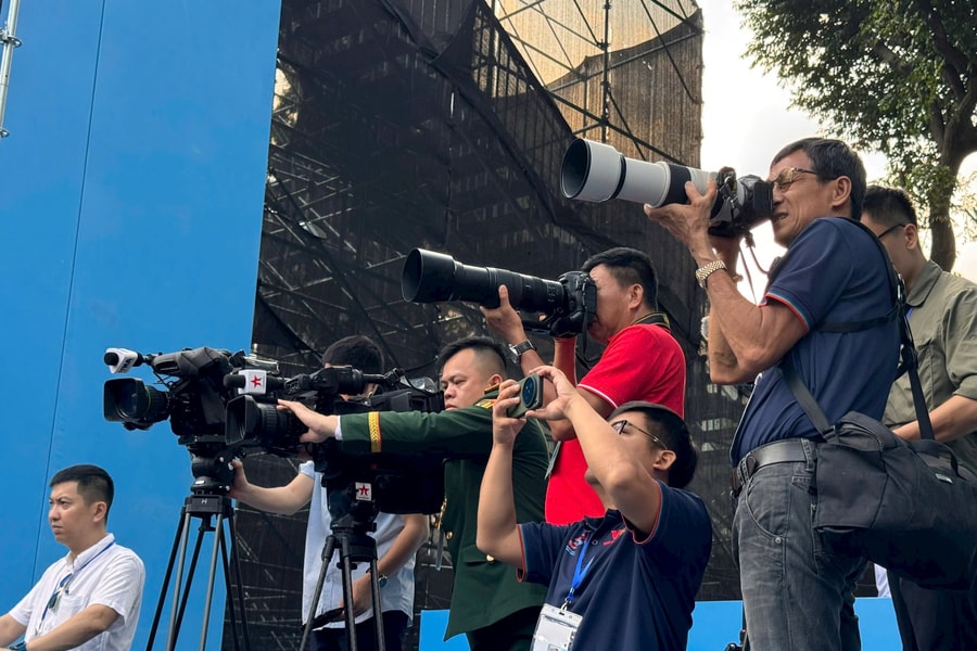 'Binh chủng báo chí' tận tụy cống hiến cho Đại lễ 30/4