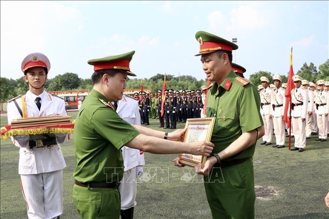 Bộ Công an khen thưởng hơn 2.700 cá nhân tham gia diễu binh 30/4