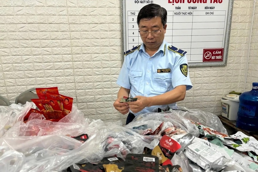 Hải Dương: Thu giữ hơn 3.700 sản phẩm đồ ăn chế biến sẵn