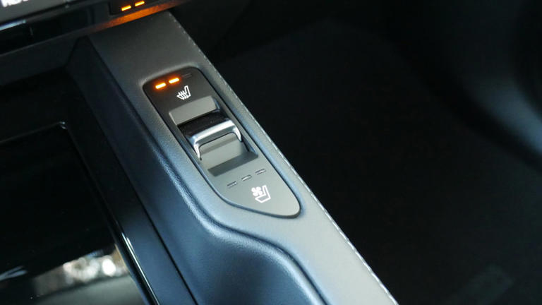 ‏6 tính năng xe hơi đáng tiền năm 2025‏