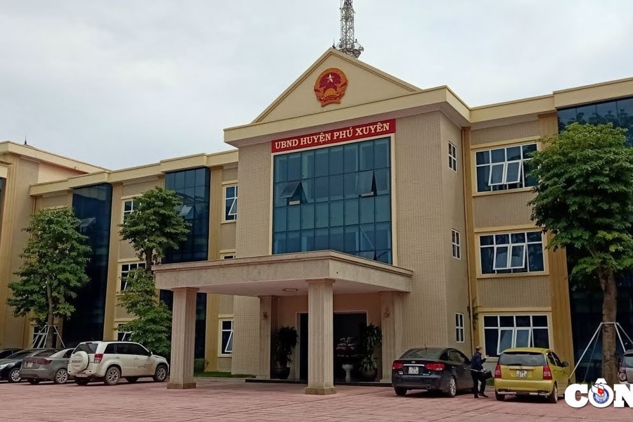 Tạm đình chỉ công tác Chủ tịch UBND thị trấn và UBND xã ở Hà Nội