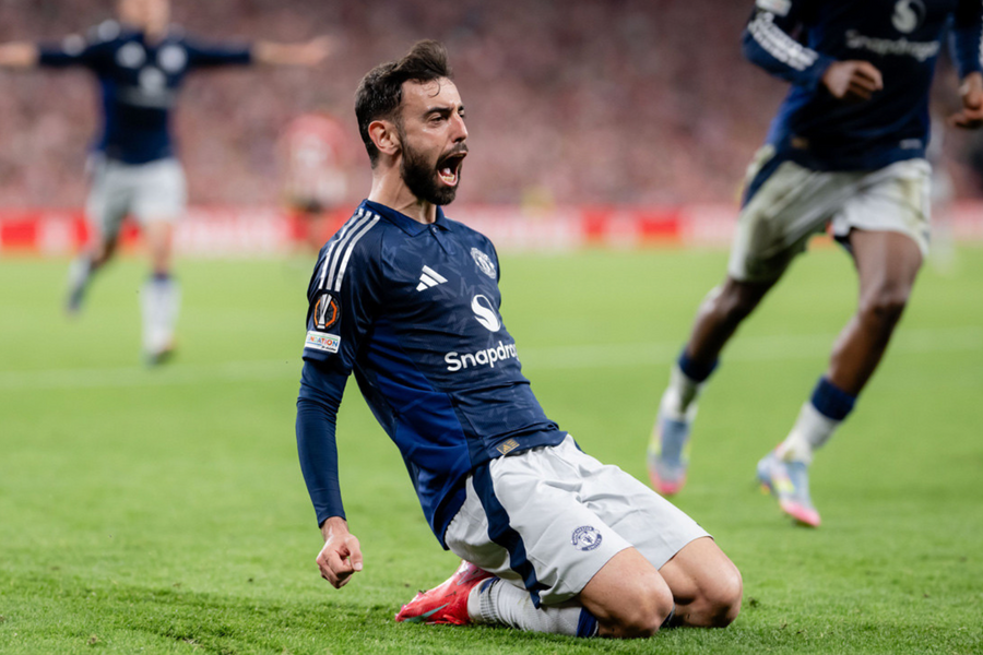 Bruno lập cú đúp, Man Utd đặt một chân vào chung kết Europa League